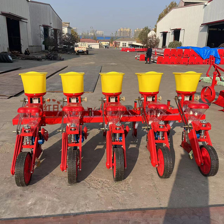 玉米施肥播种机    四轮拖拉机悬挂玉米播种机    农业小麦播种机