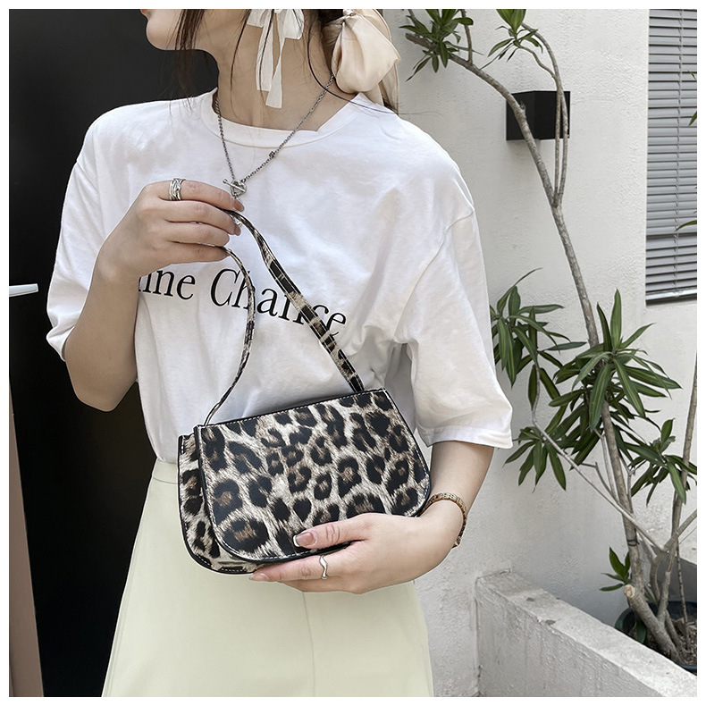 Summer Fashion Hit Color Underarm Shoulder Bag display picture 6