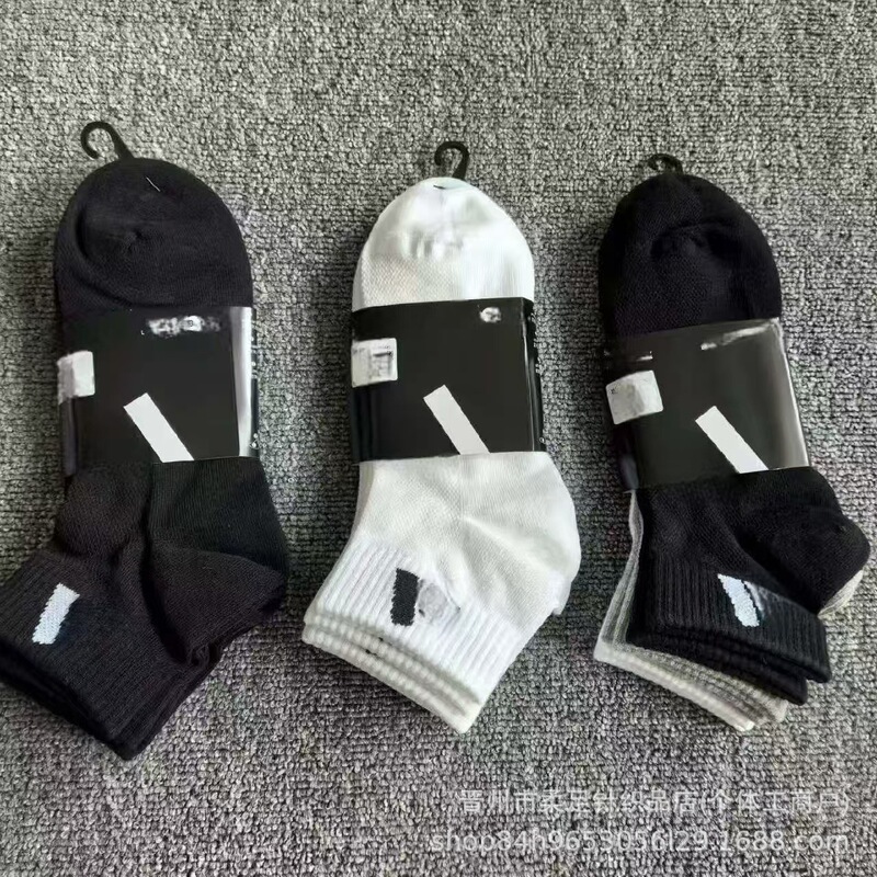 Suvan Adites Short Socks for Men and Women, All-Season, Black and White, Comfortable Sweat-Absorbing Sports Socks for Running and Training Suvan Adites Short Socks for Men and Women, All-Season, Black and White, Comfortable Sweat-Absorbing Sports Socks for Running and Training