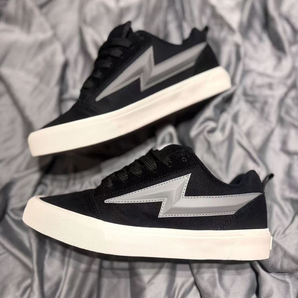 Nuevos zapatos casuales de pareja para hombres, zapatos de tendencia, zapatos de pan para hombres, zapatos de skate de moda para hombres de estilo americano.