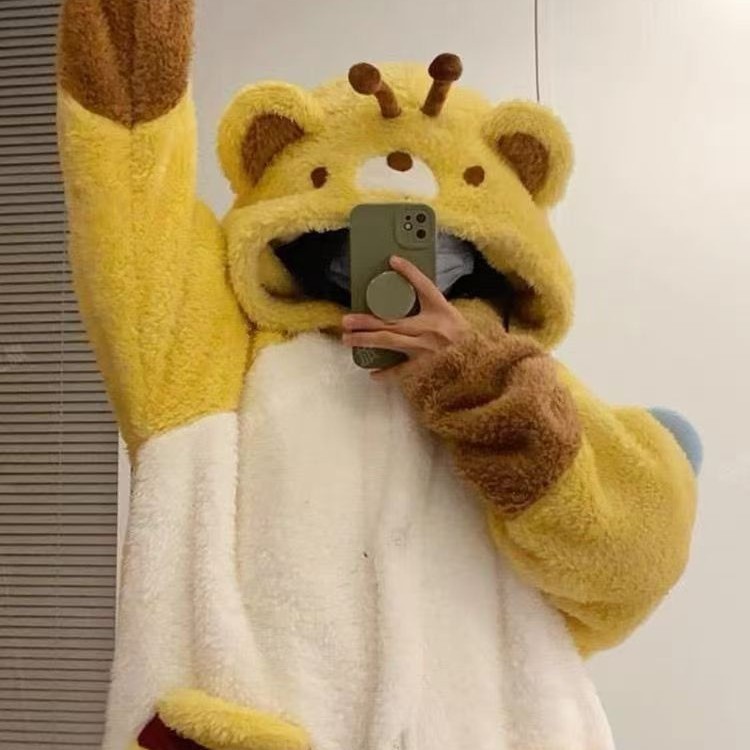 Internet celebridad nuevo Otoño e Invierno coral polar pareja Pacha fresa oso camisón traje largo engrosada entrega de apoyo