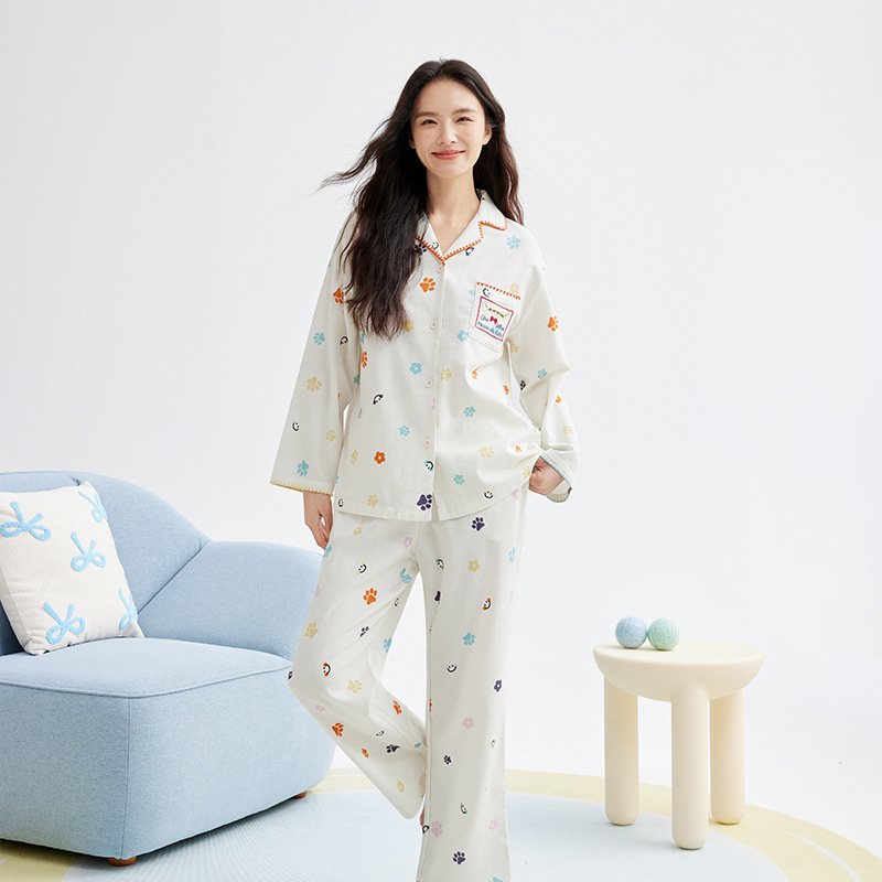 Pajamas bordados de algodón para parejas, pijamas de algodón de invierno y otoño, ropa de vestir para mujeres, se pueden usar fuera.