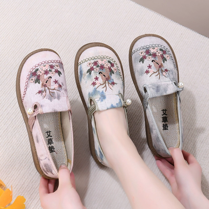 Этнические вышитые туфли, новые весенние универсальные тканевые туфли в стиле старого Пекина, туфли-слипоны для ханьфу, повседневные женские туфли для мам.