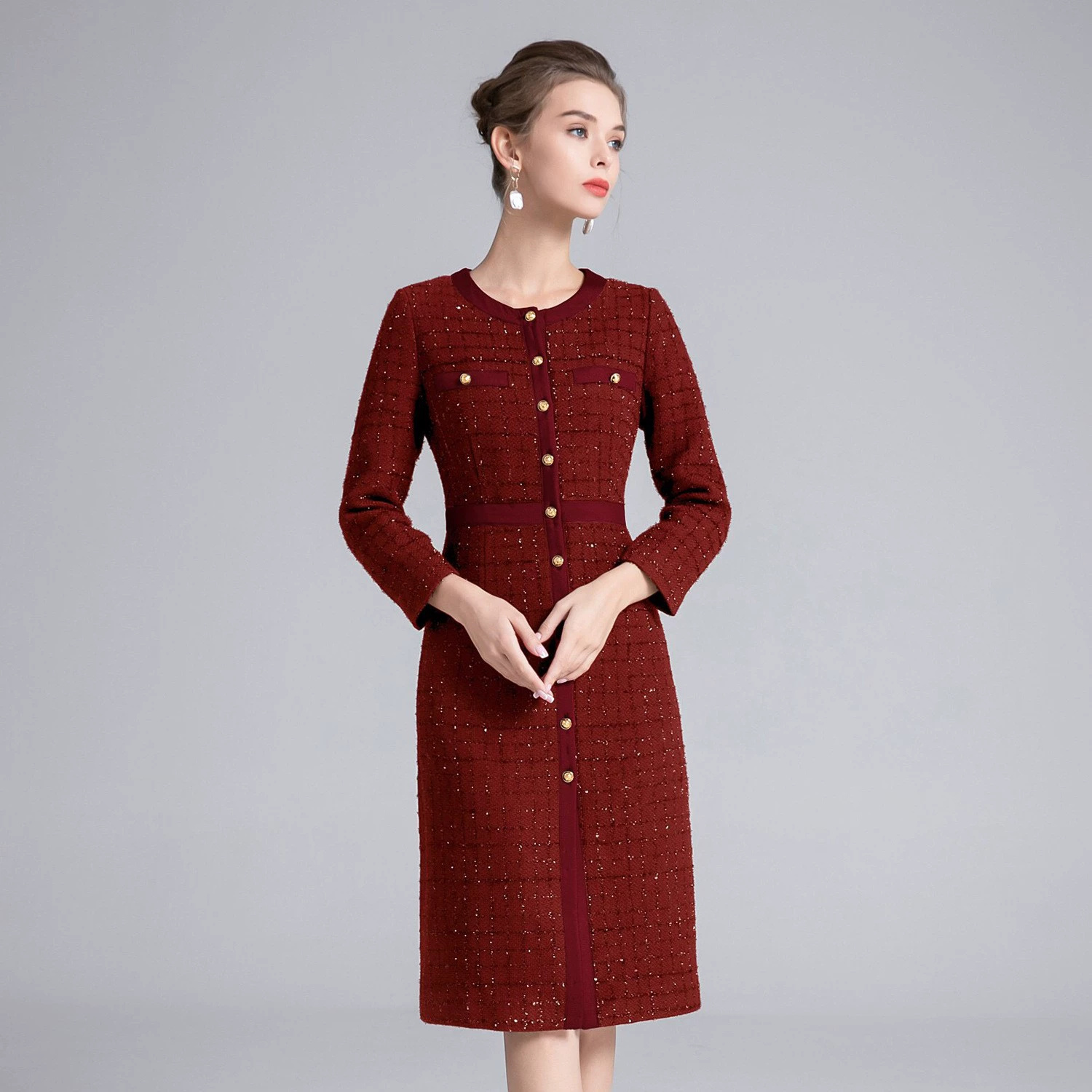 Платье среднего возраста для волос