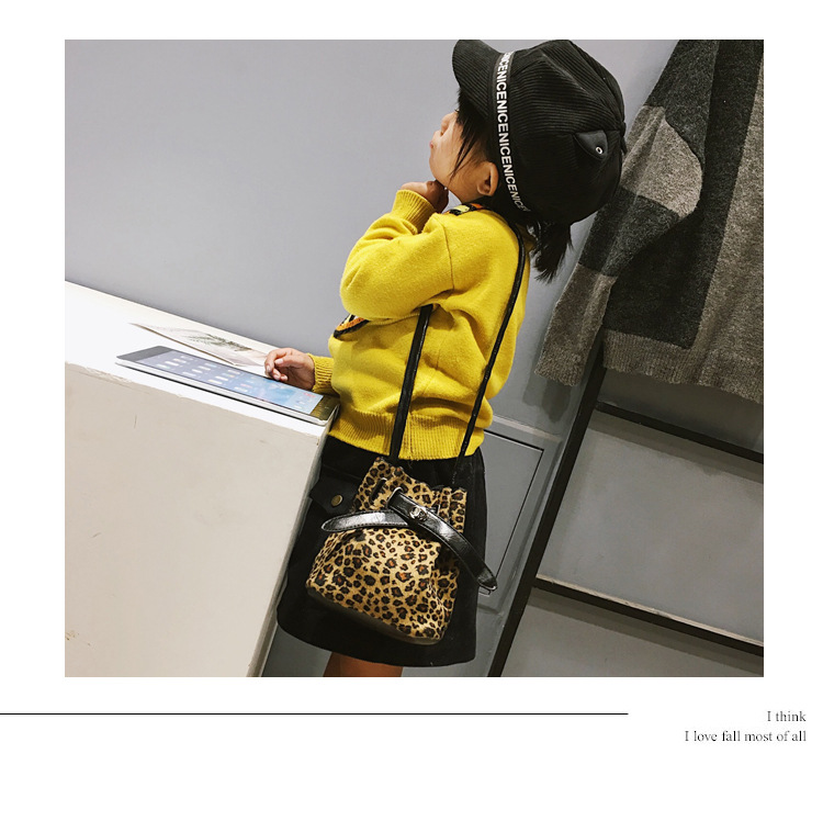 Leopard Print Bucket Diagonal Bag Wholesale Nihaojewelry display picture 9