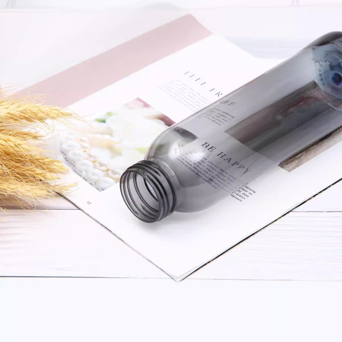 Fabricantes de comercio exterior 650ml tazas espaciales de plástico tritan portátiles al aire libre tazas de agua deportivas simples