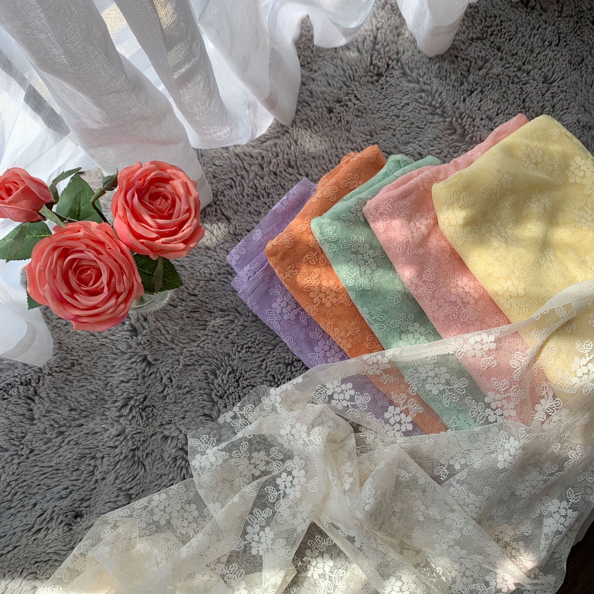 Tela de encaje de poliéster tridimensional pequeña tela de jacquard floral para niños Hanfu al por mayor estera de mesa de malla mantel de encaje