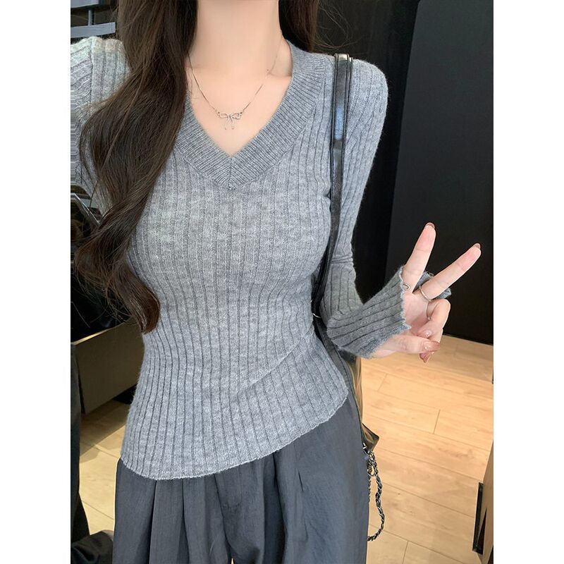 Hot Girl Shows Off Her Figure with a Gray Ribbed V-Neck Long-Sleeve Knit Sweater, Women's Autumn and Winter Inner Layering Top
