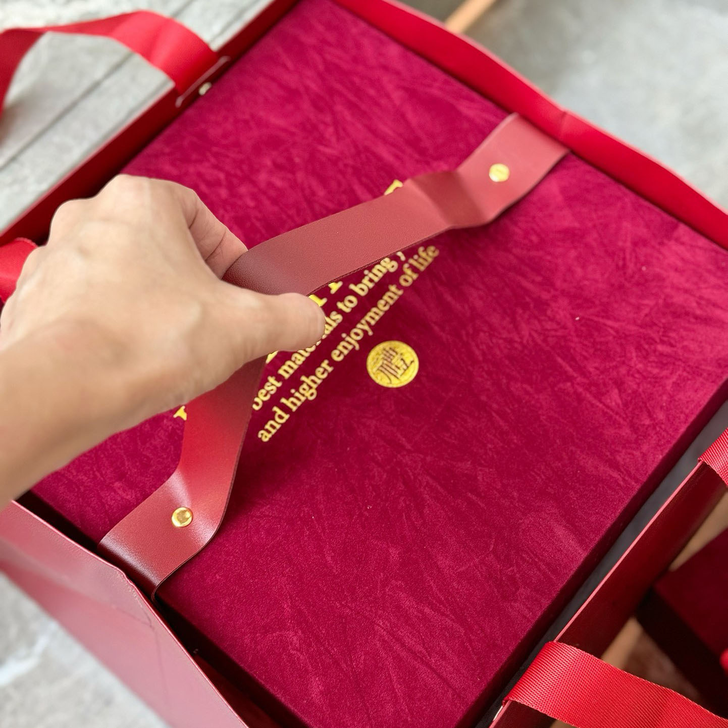 Red Velvet Eight Treasure Gift Box American Ginseng Dendrobium Red Ginseng Deer Antler Reishi Tangerine Peel 190g specifications