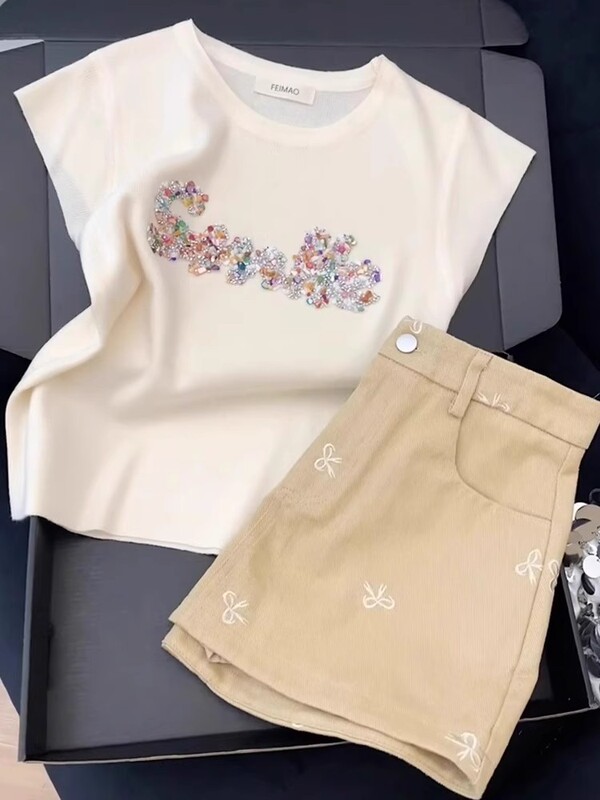 フレンチホワイトホットダイヤモンドスモールフライングスリーブニットアイスシルクショートトップ女性の夏のユニークで美しい半袖Tシャツ|undefined