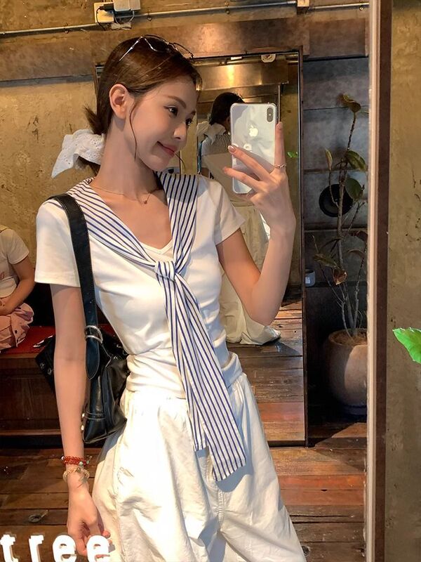韓国白ネイビーカラー半袖Tシャツレディース右肩夏デザインウェアVネックスリムショートトップ卸売|undefined