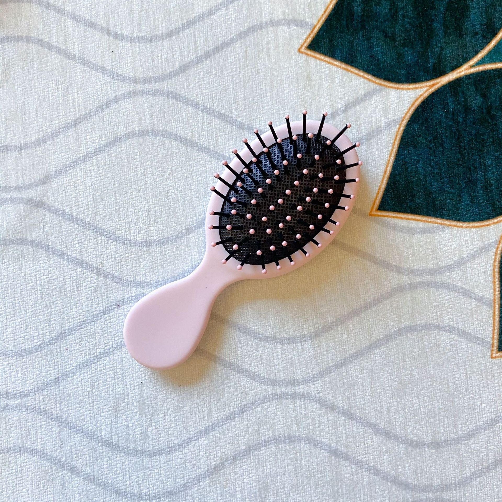 Espejo portátil pequeño con peine integrado, mini espejo plegable con cepillo de masaje, accesorio de belleza para bolso de chica