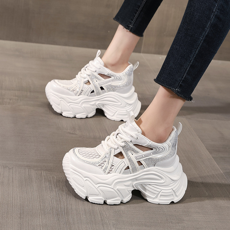 Giày sneaker nữ đế dày tăng chiều cao, mặt lưới đính đá lấp lánh — màu trắng