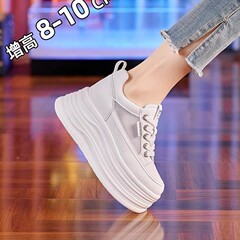 ネットセレブ 10CM インビジブルインナー高さ増加白靴女性用 2024 人気の小柄な厚底プラットフォームウェッジヒール通気性スニーカー