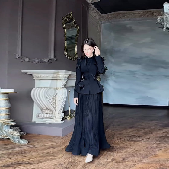 2025 Europe and America Amazon cross-border foreign trade women's temperament v-neck single-breasted fashion long sleeve pleated skirt suit