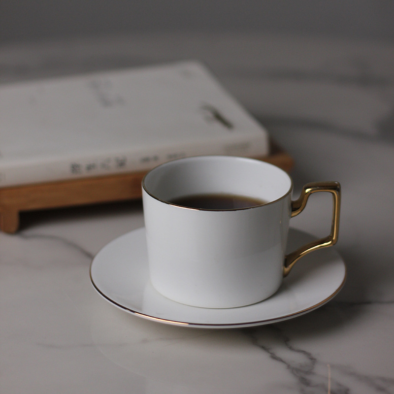 Bone China Cup Simple European Style Gold Rim Coffee Cup Set Ceramic Household Afternoon Tea Cup Party Coffee Cup and Saucer Bone China Cup Simple European Style Gold Rim Coffee Cup Set Ceramic Household Afternoon Tea Cup Party Coffee Cup and Saucer
