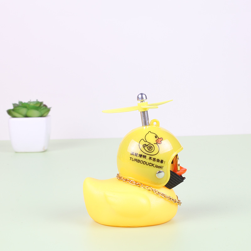 Broken Wind Duck Decoración de coche Adornos Red de coche con casco Tik Duck Little Yellow Duck Car Turbo Duck