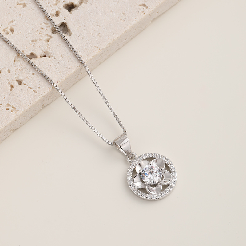 Japón y Corea del Sur pequeños colgantes de flores de plata esterlina frescos colgantes de moda personales para mujeres colgantes al por mayor