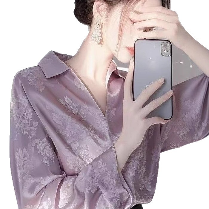 今年起爆した紫色のサテンプリントシャツの女性モデル2025早春の新型独特の美しいフランス長袖上着|undefined
