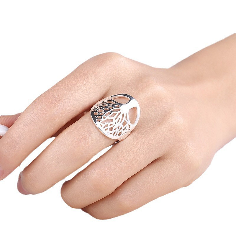 Anelli delicati impilabili bicolore, set di stratificazione in metallo misto di tendenza, fasce sottili minimaliste in oro e argento, simboli di stelle iniziali incisi, impilabili da 3 a 5 pezzi, moda_voghion.com