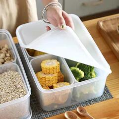 アイスパウダーの箱のプラスチックは蓋を持って屋台の原料の調味料の箱の食品の透明な調味料の箱を並べます。