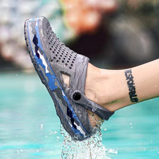 Factory wholesale beach shoes summer new men's hole shoes men's sandals adult garden shoes cross-border foreign trade in stock