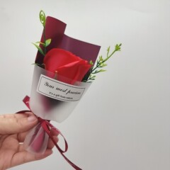 女神の日ソープフラワーローズ小さな花束シングルギフトボックス多用途模擬ソープフラワーメーカーお土産アクセサリー赤