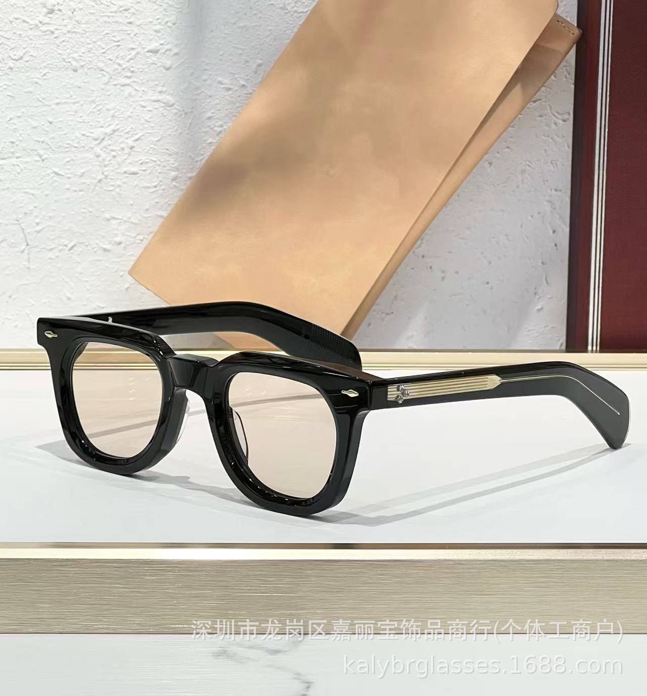 블랙 프레임 라이트 티 슬라이스