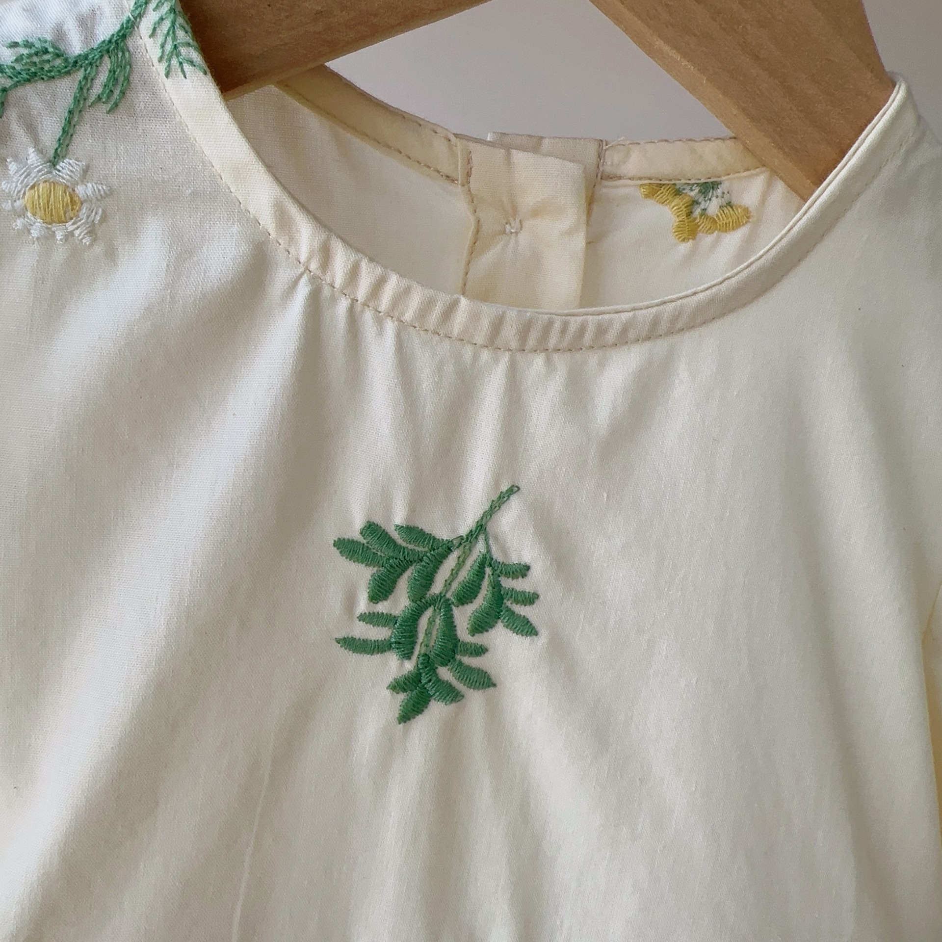 Ropa de verano para niños pequeños, estilo coreano fino, novedad de verano 2025, pelele de jacquard con mangas abullonadas para bebé, conjunto de verano para bebé image 5