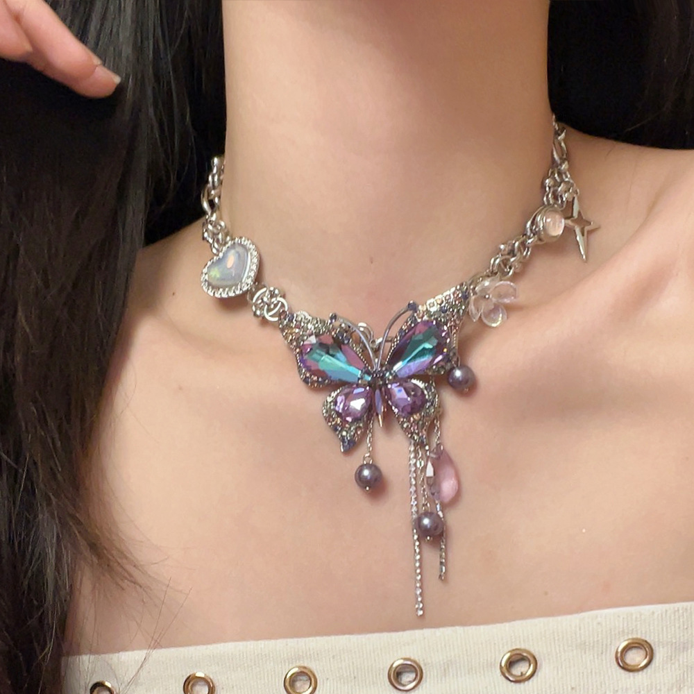 Family Gathering, Tea Party Occasion Elegant Lady Butterfly Imitation Pearl Alloy Wholesale Pendant Necklace