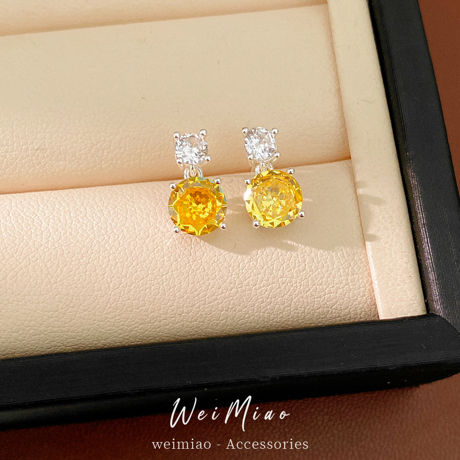 Aguja de plata zircón geometría aretes redondos modernos estilo minimalista temperamento pendientes ligeros de lujo alta sensación auriculares al por mayor image 4