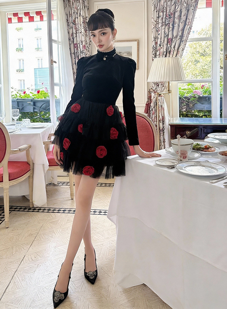 Đầm suông midi cổ tròn thắt eo ren hoa lưới xòe bồng — đen chi tiết 7