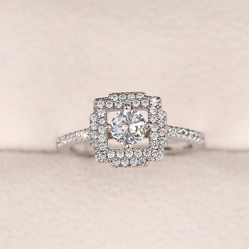 Engagement Ring With Flower Pattern And Zircon Stone For Women_voghion.com