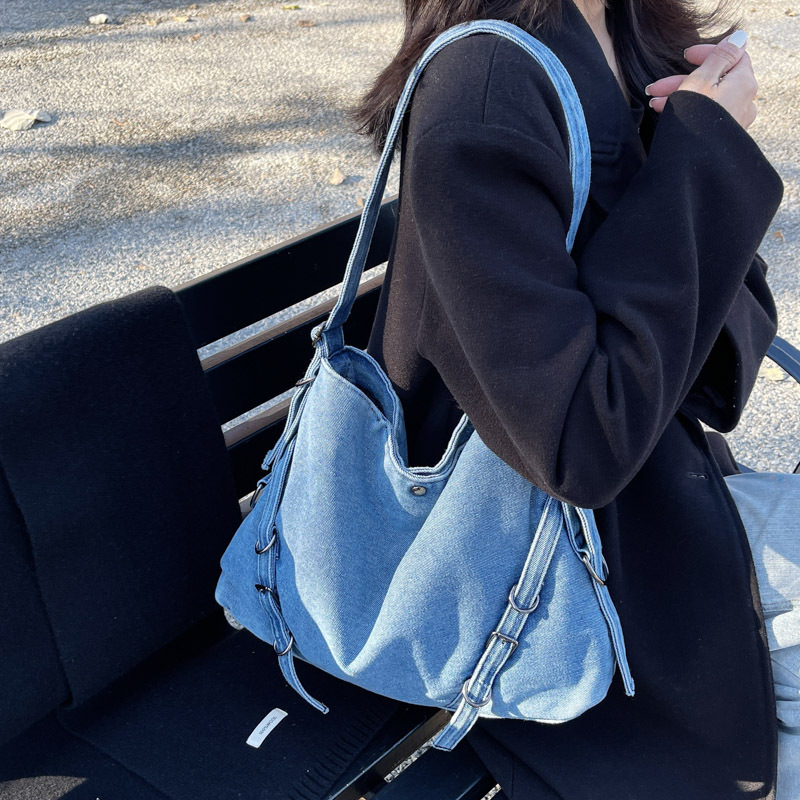 Bolso de axila de gran capacidad de nicho 2024 nuevo bolso de mezclilla bolso de cubo de marea lindo para mujer bolso de mensajero de un solo hombro