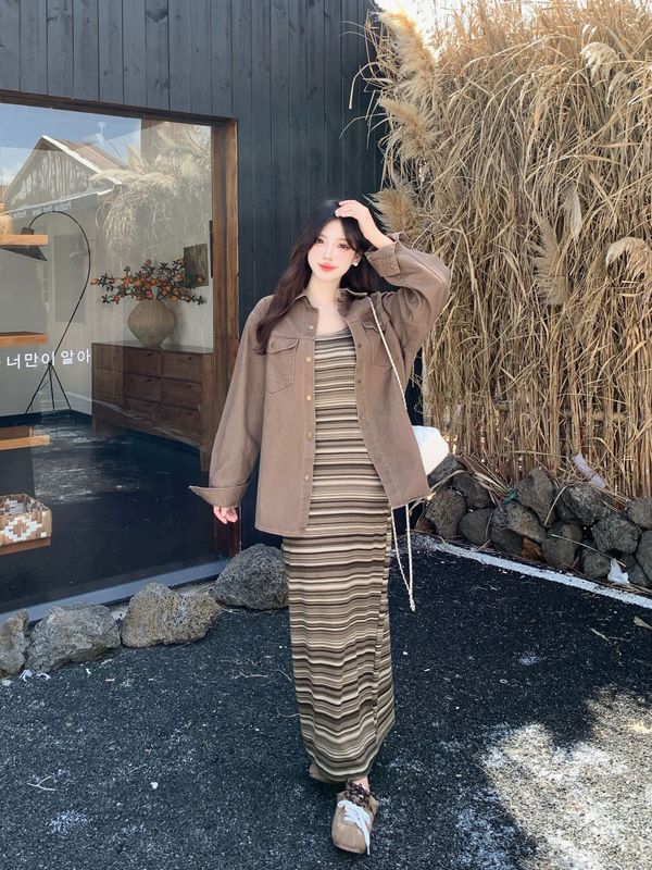 大码女装时尚宽松咖色系牛仔外套长袖秋修身条纹吊带连衣裙套装|undefined