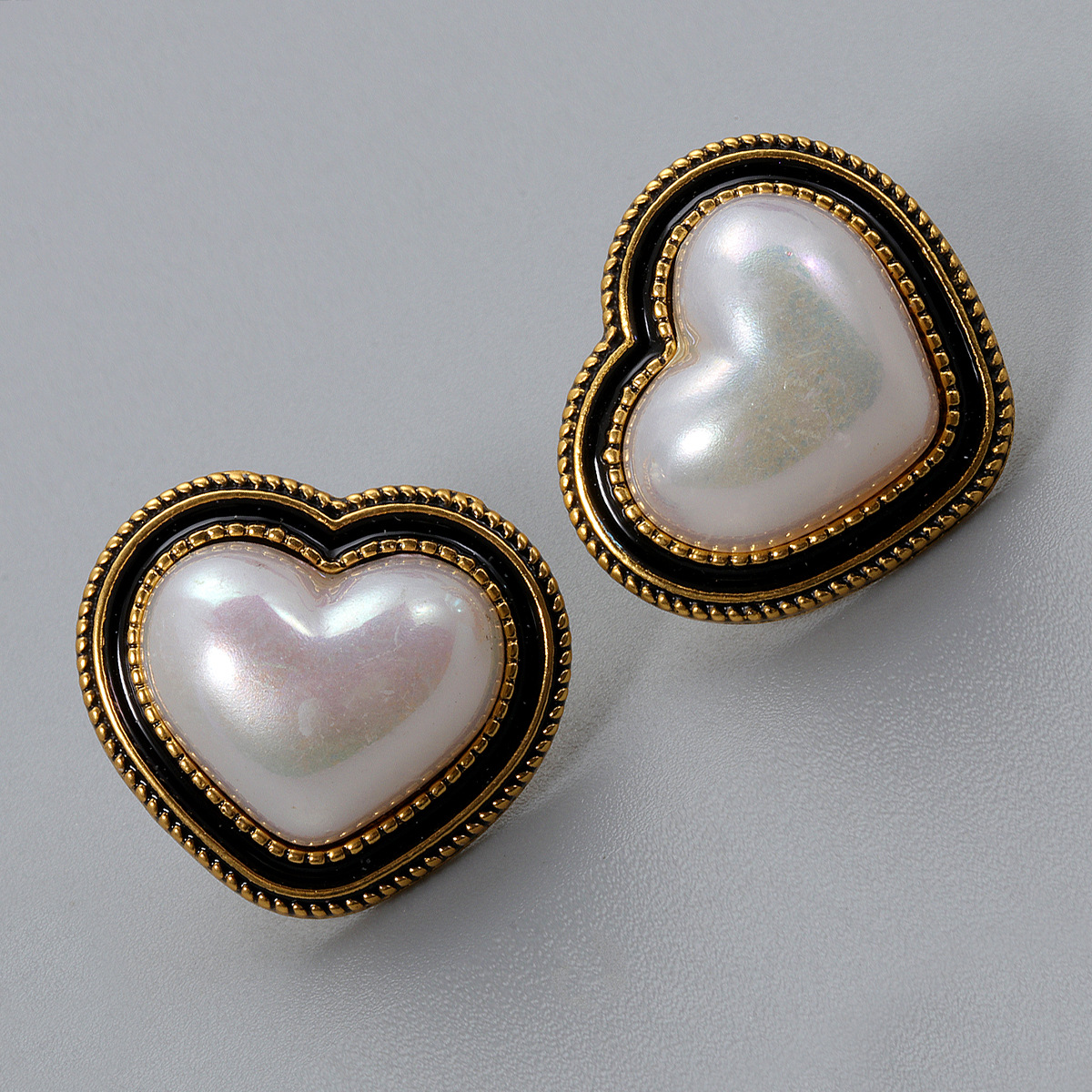 Retro Big Peach Heart-shaped Earrings display picture 7