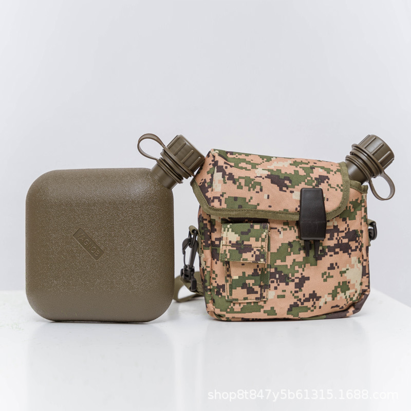 Botella de agua tipo cassette para exteriores, para montañismo, camping, deportes, entrenamiento portátil al aire libre, botella de agua especial de camuflaje de 1.75L