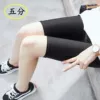 Five-point glossy pants