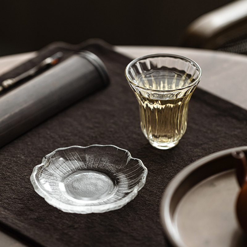 Taza de té pequeña de vidrio de pétalos de crisantemo Taza maestra gruesa y resistente al calor Taza de té japonesa de una sola taza con plato de posavasos Taza personal para té