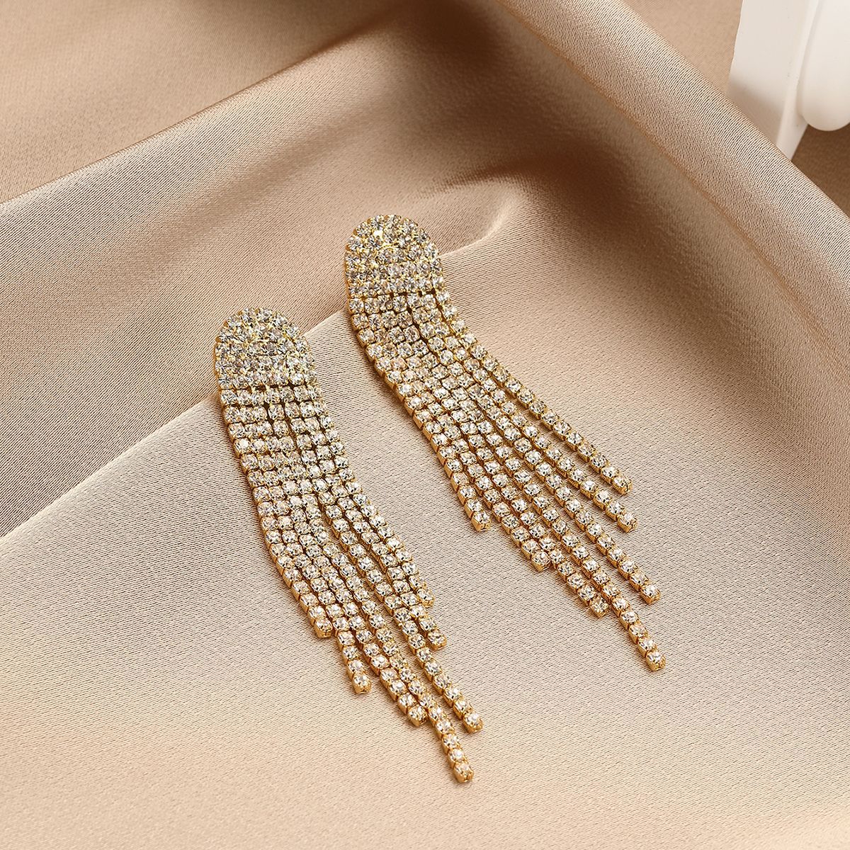luxury temperament cold style full diamond claw chain earrings long tassel exaggerated diamond claw chain earrings_voghion.com