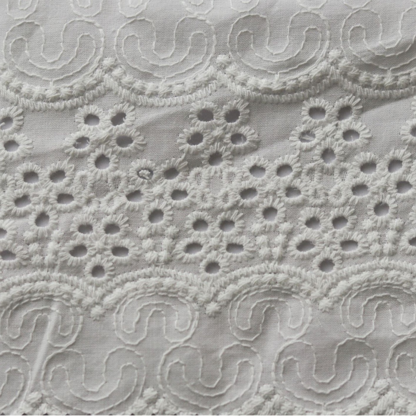 [Mill] 60 algodón peinado bordado hueco vestido de flores franceses ropa de bebé bolsas de mesa tela de artesanía image 1