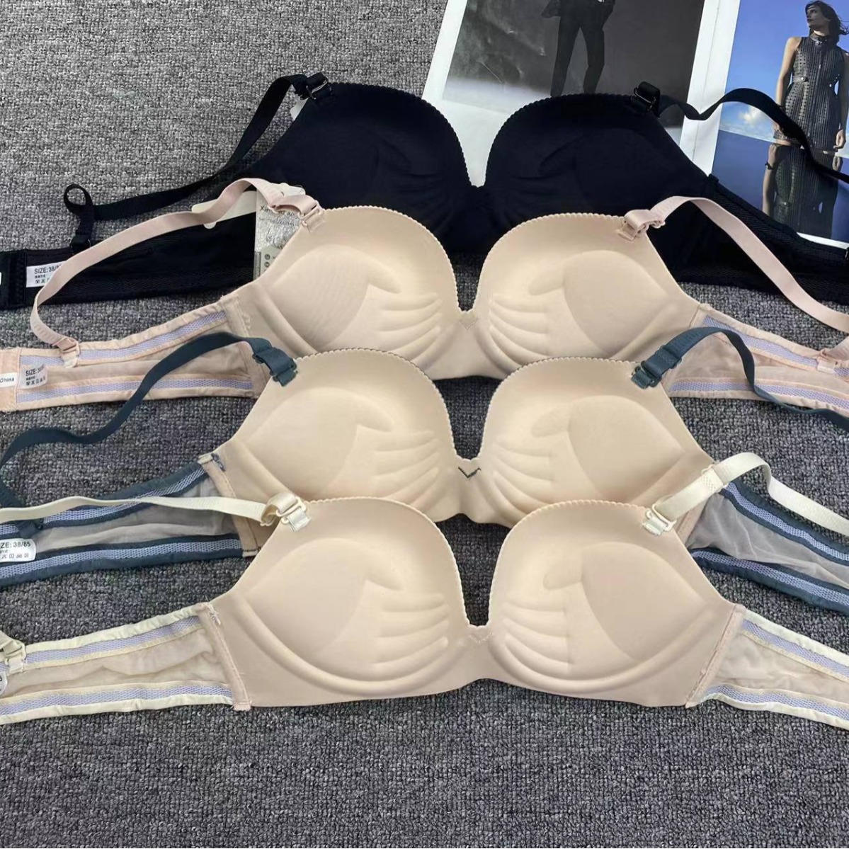 Inventario de productos de cola del sudeste asiático nuevo en línea celebridad en vivo joven lisa reunida ropa interior sin huellas reunida sujetador sujetador
