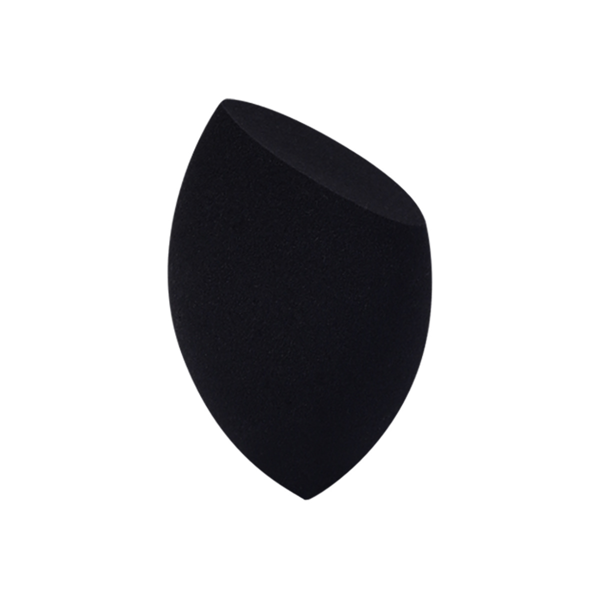 Gotas de agua negras cortan huevos de belleza en diagonal