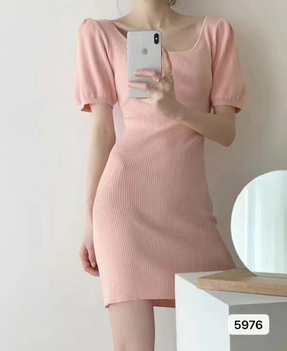 Young Women's Summer French Retro Style U-Neck Puff Sleeve Knitted Pure Color Short-Sleeved Slim Dress for Women!