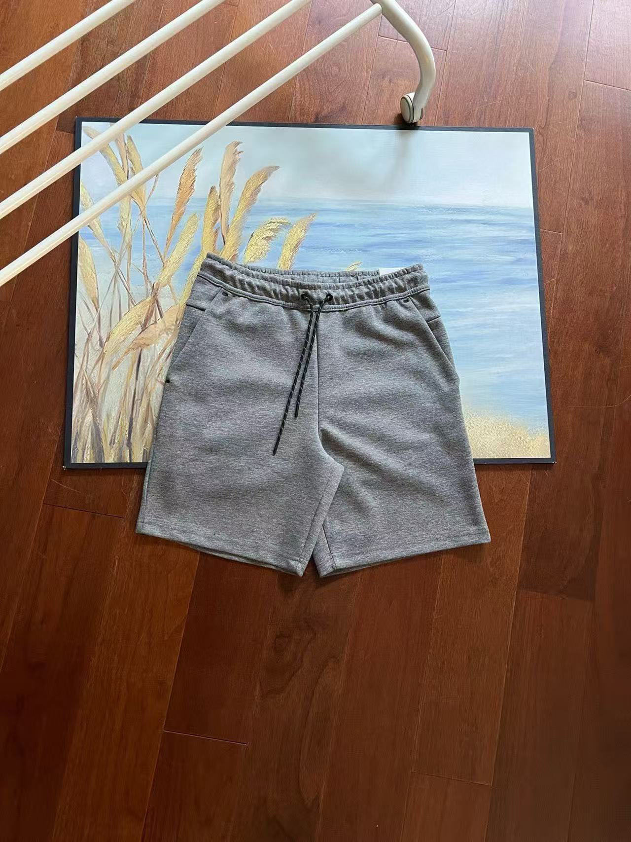 짙은 회색