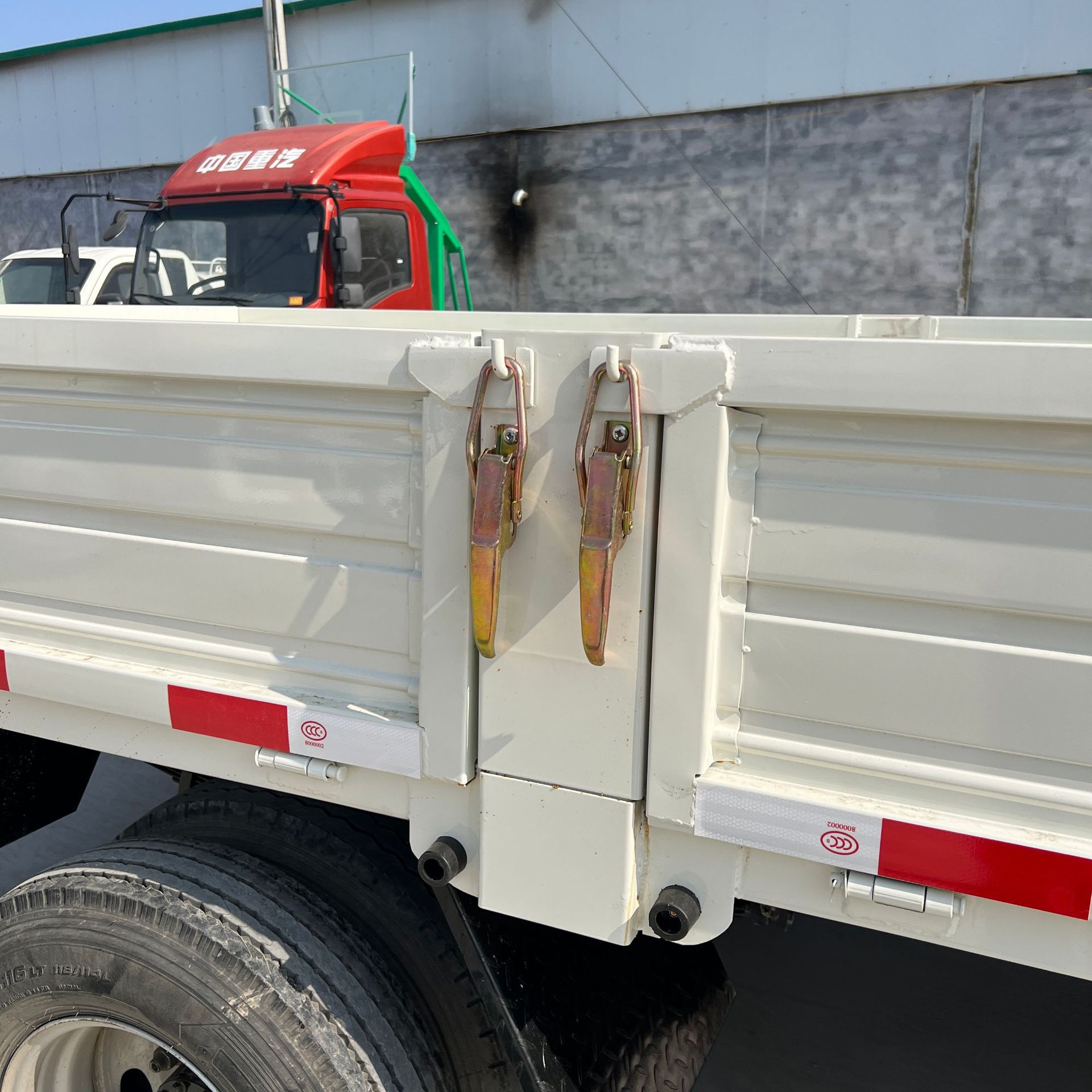 Export Howo 10-Ton Small Light Truck, Refurbished Light-Duty Garbage Dump Truck, 4X2 Light-Duty Rear-Dump Truck