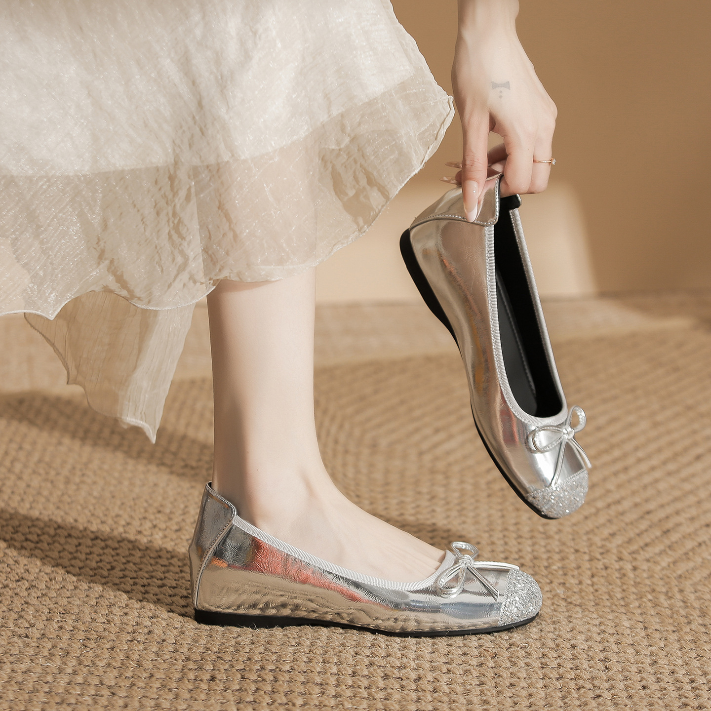 French-Style Height-Increasing Ballet Soft-Soled Shallow Mouth Flats Evening Shoes for Women, Silver Small Leather Shoes, New Spring 2025 Model