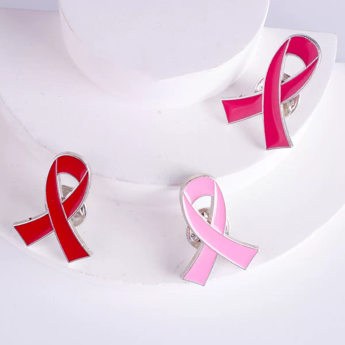 跨境爆款公益活动多色丝带纪念徽章世界艾滋日宣传锌合金胸针批发