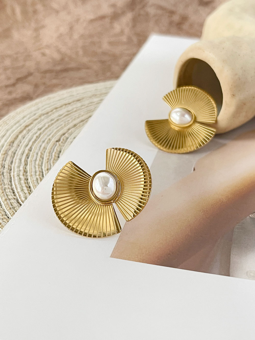 Fashion Flower Stainless Steel Pearl Plating Ear Studs 1 Pair