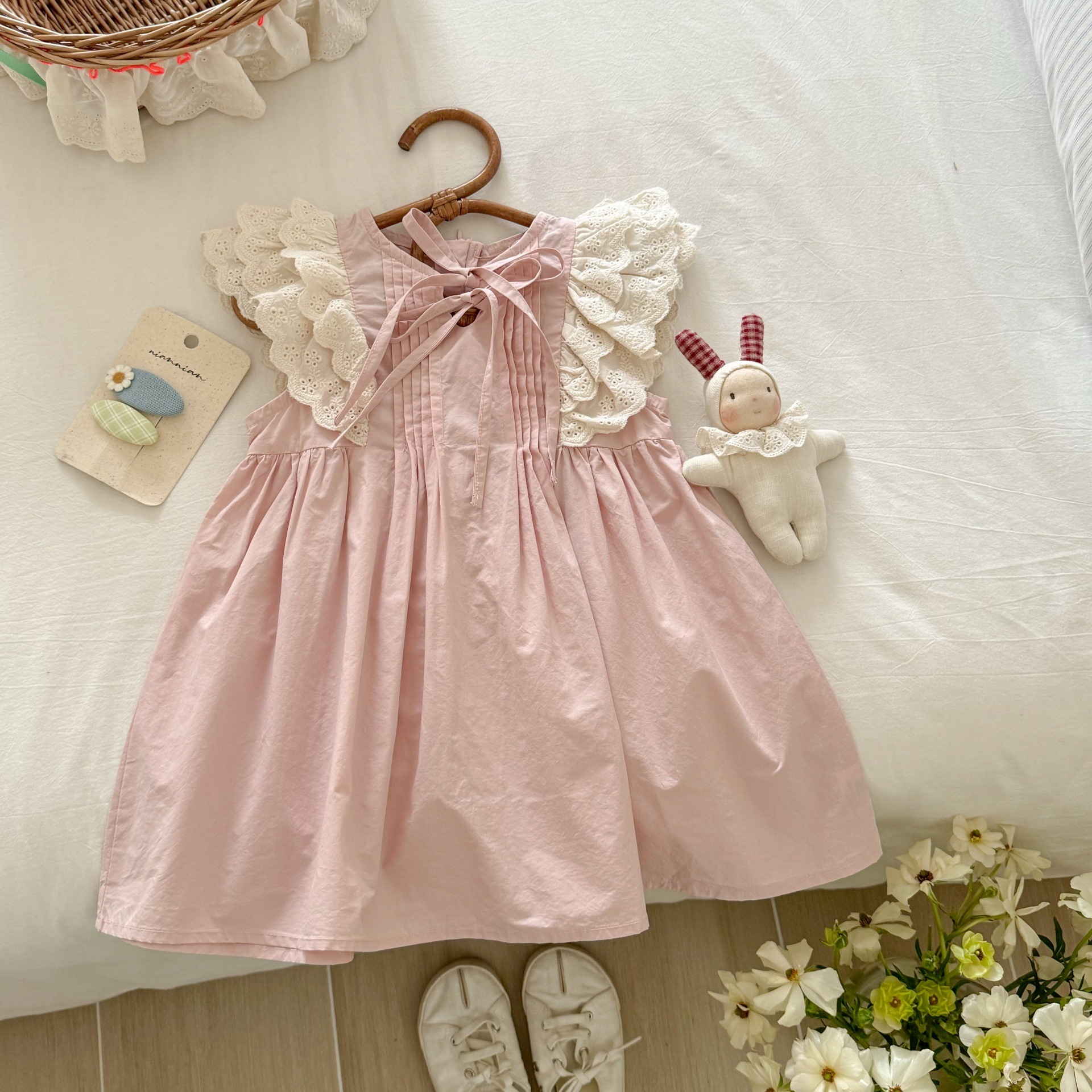 Vestido de siete niñas de limón salado, vestido de princesa de manga voladora hueca retro para niños de verano, vestido de encaje de niña rosa dulce